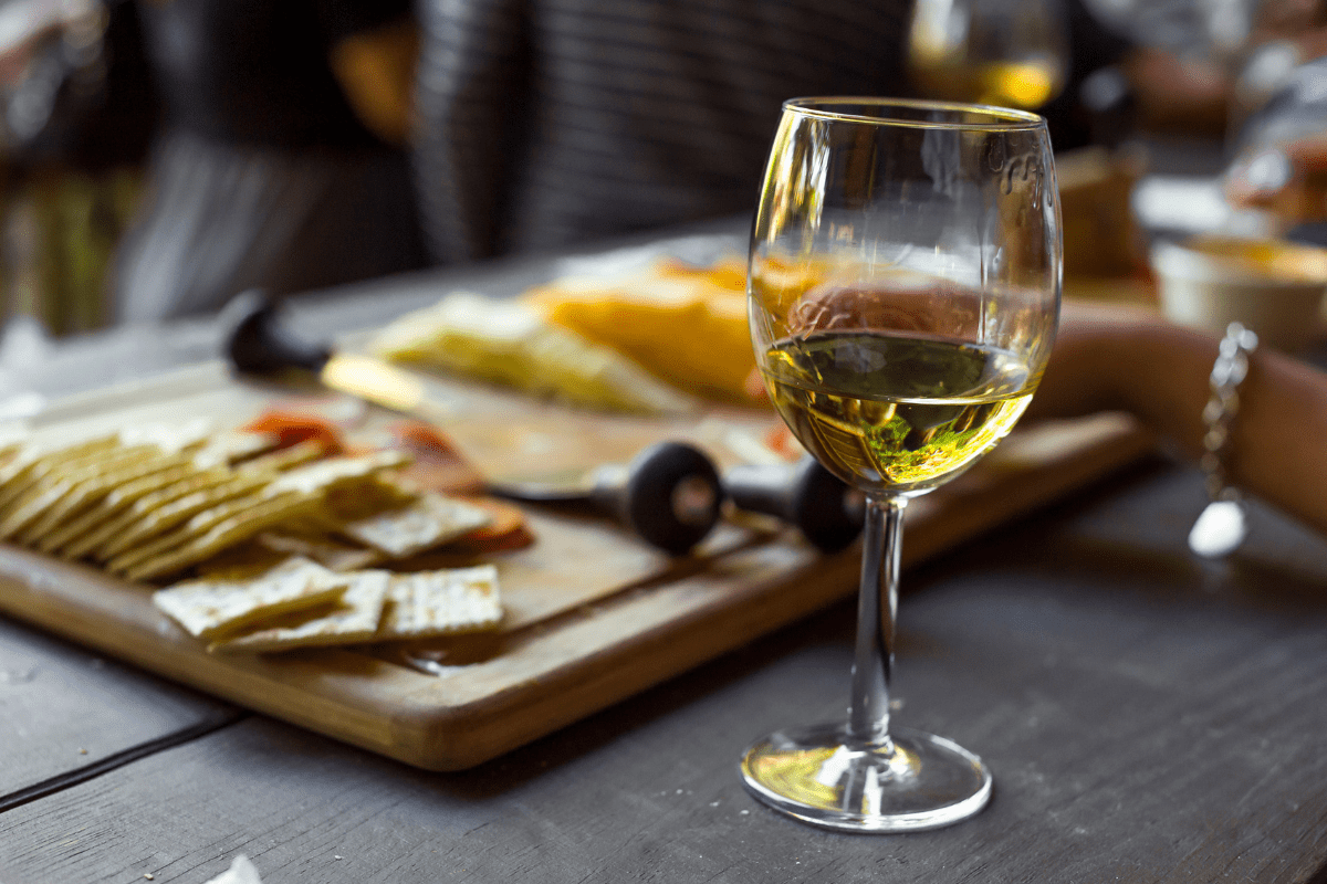 Kako savršeno upariti vino sa hranom? Saveti i preporuke za vrhunski doživljaj!